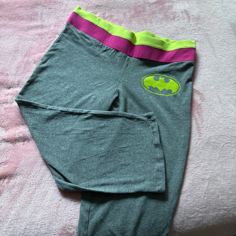 DC Comics Batman Gray Capri Lounge Pants with Neon Waistband Y2K 2000s